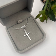 Cargar imagen en el visor de la galería, Cadena con Dije de Cruz Lisa en Plata 925
