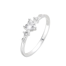Cargar imagen en el visor de la galería, Anillo de Corazón Modelo Eida en Plata 925
