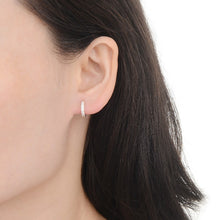 Cargar imagen en el visor de la galería, Argollas Huggies Modelo Aitana 10mm en Plata 925
