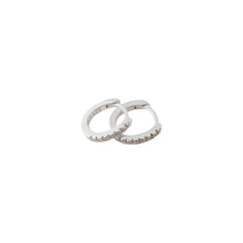 Cargar imagen en el visor de la galería, Argollas Huggies 10mm Modelo Lina en Plata 925

