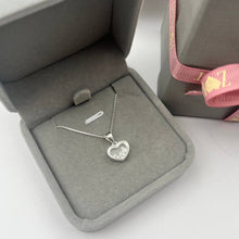 Cargar imagen en el visor de la galería, Cadena con Dije de Corazón Encapsulado en Plata 925
