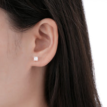 Cargar imagen en el visor de la galería, Zarcillos Circón Cuadrado 4x4mm en Plata 925
