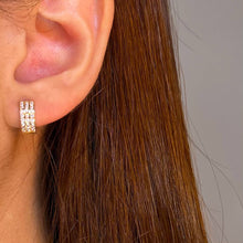 Cargar imagen en el visor de la galería, Argollas 10mm con Circones en Oro 18k
