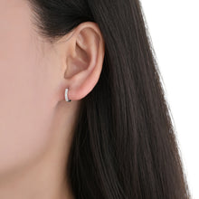 Cargar imagen en el visor de la galería, Argollas Huggies Modelo Alexia 10mm en Plata 925
