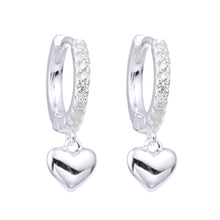 Cargar imagen en el visor de la galería, Argollas Huggies 14mm con Dije de Corazón en Plata 925
