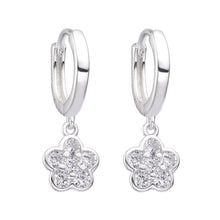 Cargar imagen en el visor de la galería, Argollas Huggies 10mm con Dije de Flor en Plata 925
