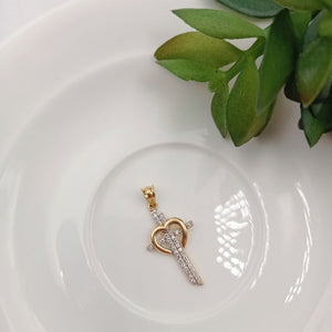 Cadena con Dije de Cruz con Corazón en Oro 18k