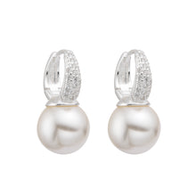 Cargar imagen en el visor de la galería, Argollas Huggies 12mm con Perla Sintetica en Plata 925
