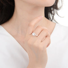 Cargar imagen en el visor de la galería, Anillo de Compromiso Modelo Helen en Plata 925
