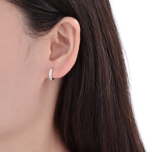 Cargar imagen en el visor de la galería, Argollas Huggies 10mm Modelo Cala en Plata 925
