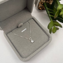 Cargar imagen en el visor de la galería, Cadena con Dije de Corazón Punto Luz Blanco en Plata 925
