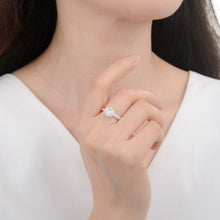 Cargar imagen en el visor de la galería, Anillo Solitario Modelo Melinda en Plata 925
