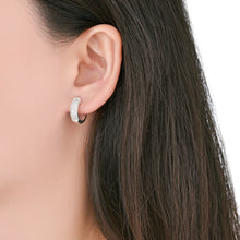 Cargar imagen en el visor de la galería, Argollas Huggies 15mm Modelo Emilia en Plata 925
