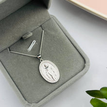 Cargar imagen en el visor de la galería, Cadena con Medalla Virgen La Milagrosa 15x22mm en Plata 925
