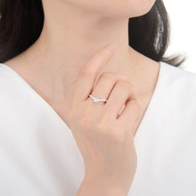 Cargar imagen en el visor de la galería, Anillo Compromiso Modelo Larisa Plata 925
