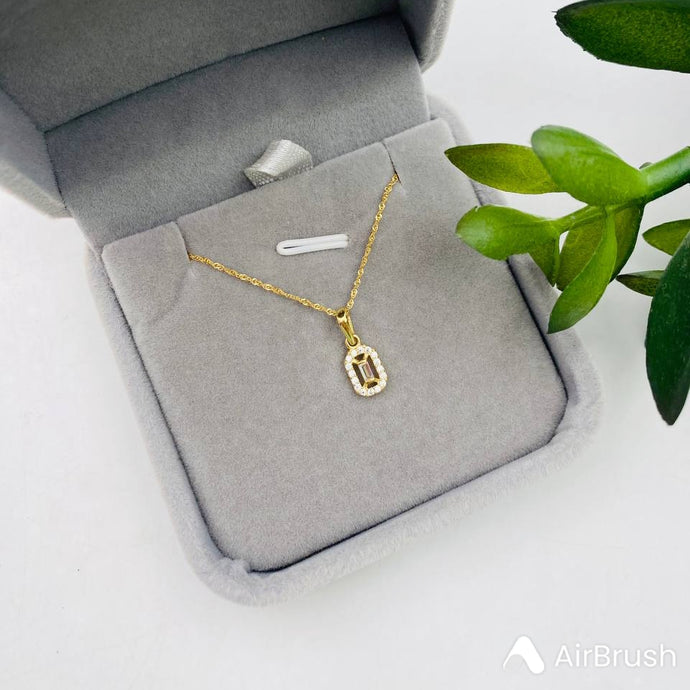 Cadena con Dije de Punto Luz Ovalado en Oro 18k