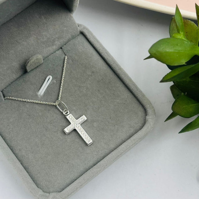 Cadena con Dije de Cruz con Circones 18mm x 12mm en Plata 925