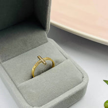 Cargar imagen en el visor de la galería, Anillo De Cruz Con Circones en Oro 18k

