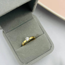 Cargar imagen en el visor de la galería, Anillo De Compromiso Modelo Aurora en Oro 18k
