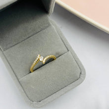Cargar imagen en el visor de la galería, Anillo De Compromiso Modelo Sara en Oro 18k
