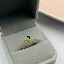 Cargar imagen en el visor de la galería, Anillo De Circón Verde en Oro 18k
