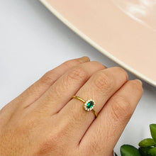 Cargar imagen en el visor de la galería, Anillo De Circón Verde en Oro 18k
