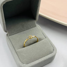 Cargar imagen en el visor de la galería, Anillo De Baguette  en Oro 18k
