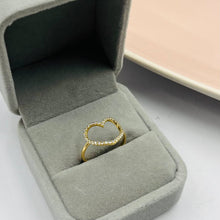 Cargar imagen en el visor de la galería, Anillo De Corazón Con Circones en Oro 18k

