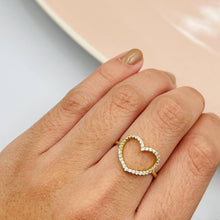 Cargar imagen en el visor de la galería, Anillo De Corazón Con Circones en Oro 18k
