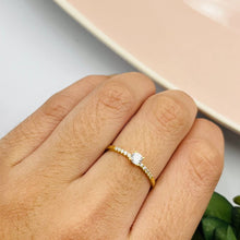 Cargar imagen en el visor de la galería, Anillo De Compromiso Modelo Karina en Oro 18k
