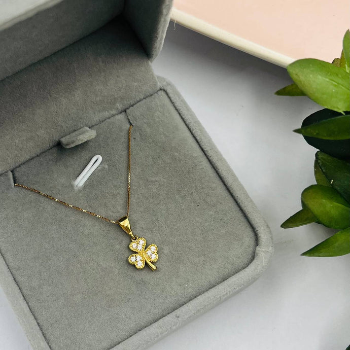 Cadena Con Dije de Trébol Con Circones en Oro 18k