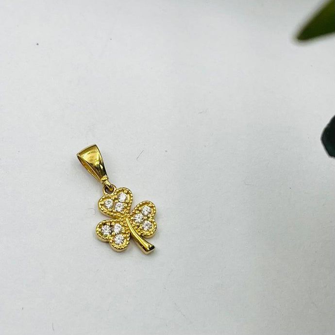 Dije de Trébol Con Circones en Oro 18k