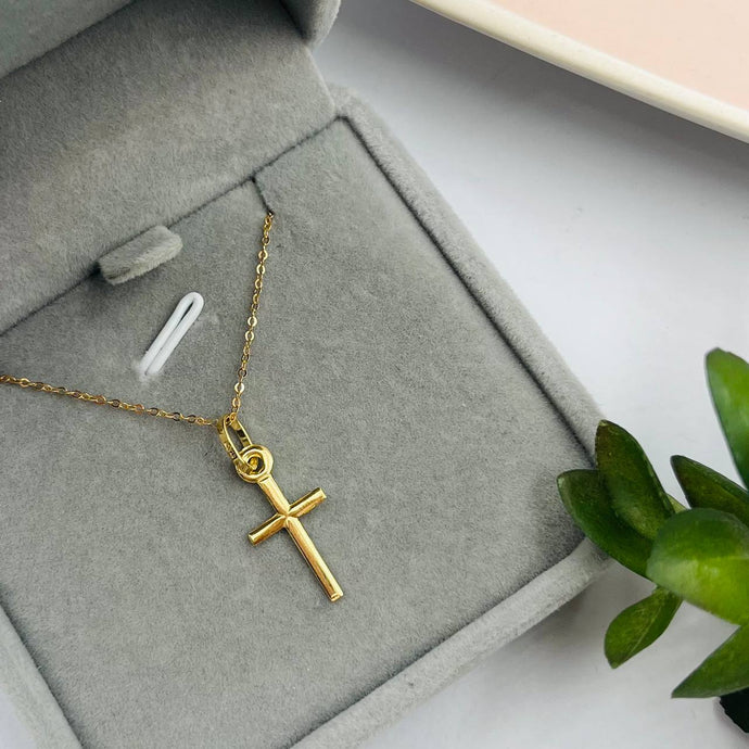 Cadena Con Dije de Cruz Lisa en Oro 18k