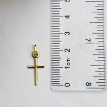 Cargar imagen en el visor de la galería, Dije de Cruz Lisa en Oro 18k
