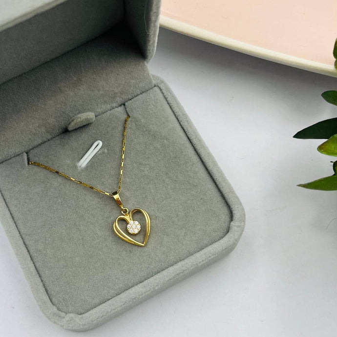 Cadena Con Dije De Corazón Con Punto De Luz En Oro 18k