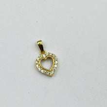 Cargar imagen en el visor de la galería, Dije De Corazón Con Circones en Oro 18k
