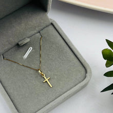 Cargar imagen en el visor de la galería, Cadena Con Dije De Cruz Con Cristo Mini En Oro 18k
