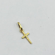 Cargar imagen en el visor de la galería, Dije De Cruz Con Cristo Mini en Oro 18k

