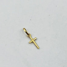 Cargar imagen en el visor de la galería, Dije De Cruz Con Cristo Mini en Oro 18k
