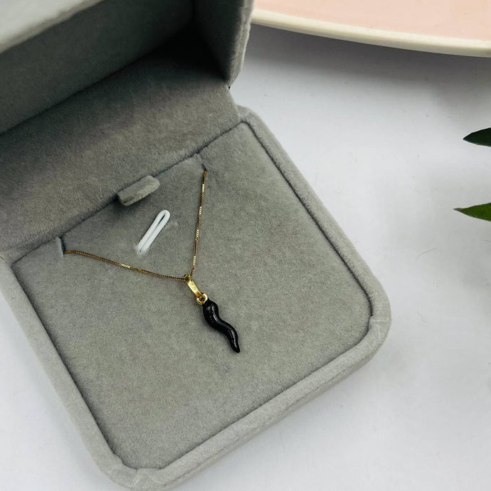 Cadena Con Dije De Cachito Negro En Oro 18k