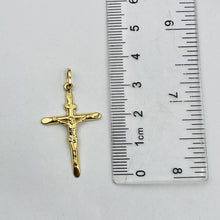 Cargar imagen en el visor de la galería, Dije De Cruz Pequeña Con Cristo  en Oro 18k
