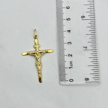 Cargar imagen en el visor de la galería, Dije De Cruz Grande Con Cristo en Oro 18k
