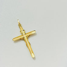 Cargar imagen en el visor de la galería, Dije De Cruz Pequeña Con Cristo  en Oro 18k
