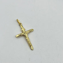 Cargar imagen en el visor de la galería, Dije De Cruz Con Cristo Modelo Liso En Oro 18k
