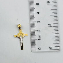 Cargar imagen en el visor de la galería, Dije De Cruz Pequeña En Oro 18k Con San Benito Y Cristo en Oro Blanco
