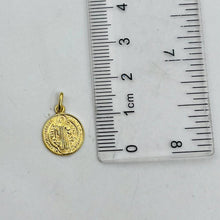 Cargar imagen en el visor de la galería, Medalla De San Benito 12mm  En Oro 18k
