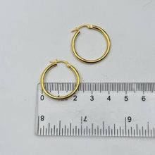 Cargar imagen en el visor de la galería, Argollas Lisas Cierre Italiano 24mm en Oro 18k
