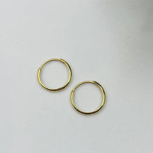 Cargar imagen en el visor de la galería, Argollas Huggies Lisas 16mm en Oro 18k
