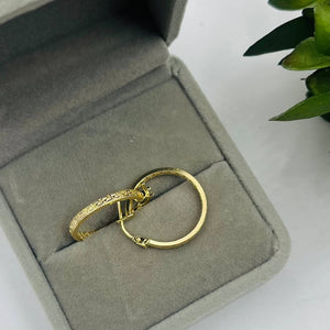 Argollas Cierre Italiano Con Diamantado 17mm en Oro 18k