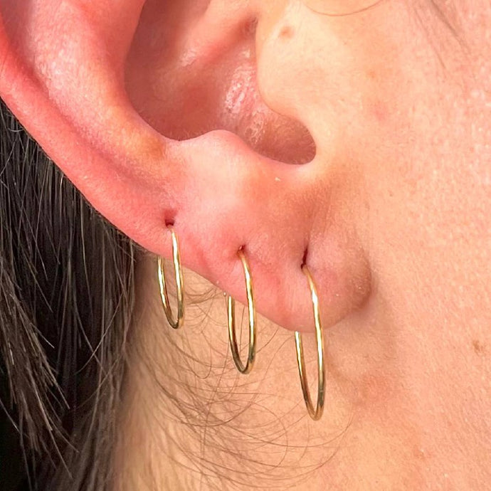 Set De Argollas Lisas aguja Modelo 2 en Oro 18k